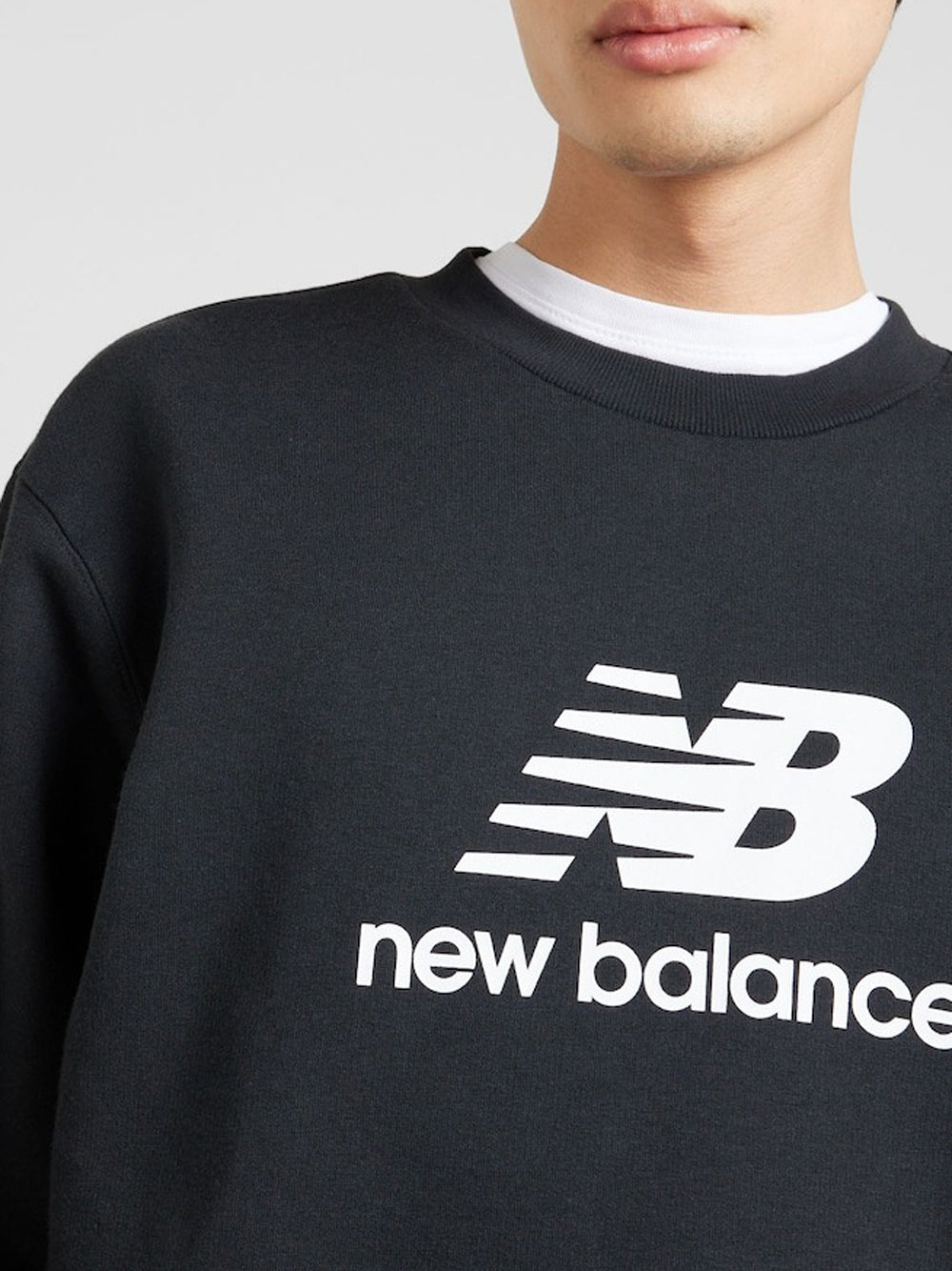 Felpa New Balance Essentials Fleece Logo da Uomo - Nero