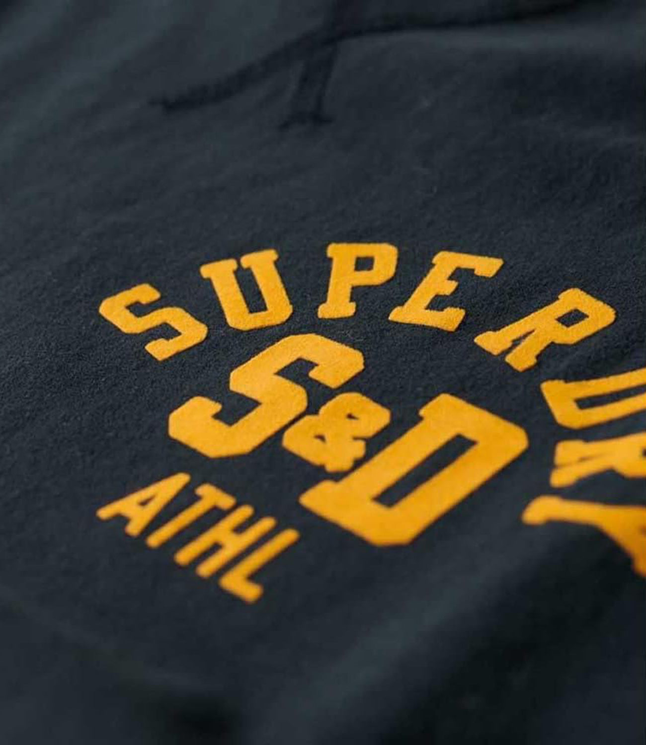 Superdry T-shirt Track & Field Graphic T Shirt Uomo Mod. M1012014A 98T Eclipse Navy