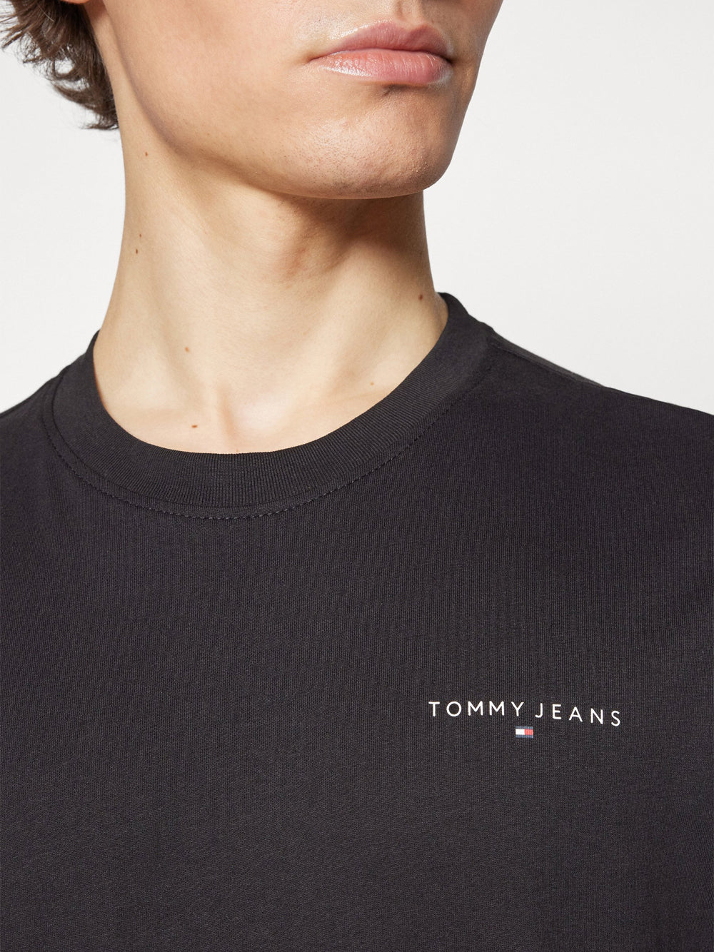 Tommy Hilfiger Tommy Hilfiger T-shirt Tjm Slim Linear Ches Uomo Mod. DM0DM18555 BDS BLACK Nero